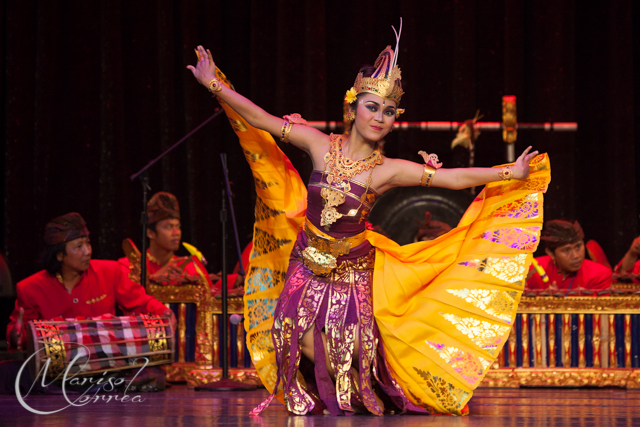 Bali dancers